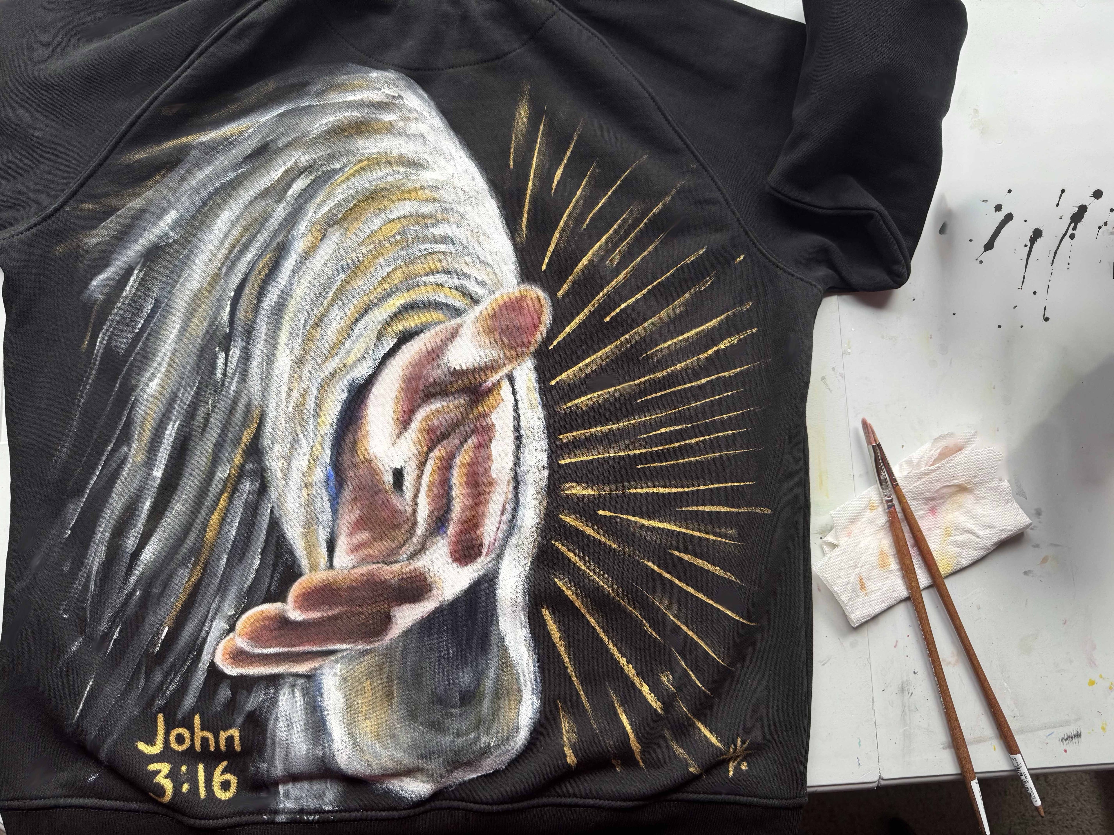 Sweat à capuche original et unique en son genre par l'artiste Heather Strazza